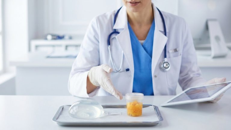 Implantes de Silicone vs Gordura Autóloga na Mamoplastia: Qual a Melhor Escolha?